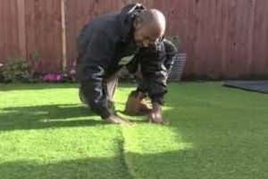 איך מתקינים דשא סינטטי למרפסת